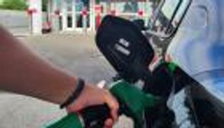 منحة جديدة في فرنسا تستهدف ملايين العمال.. وداعا &laquo;شيك الوقود&raquo;