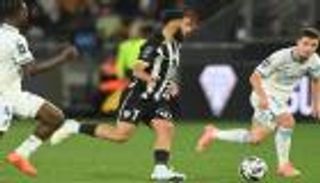 ليس بوفال.. نجم مغربي يتصدر قائمة أفضل المراوغين العرب في فرنسا