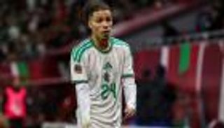 بسبب منتخب الجزائر.. لقطة غريبة بين إيلان قبال ومدرب باريس إف سي