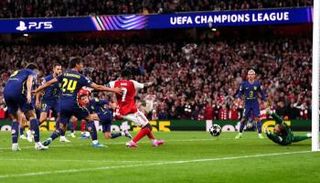 جانب من مباراة أرسنال وأتلتيكو مدريد