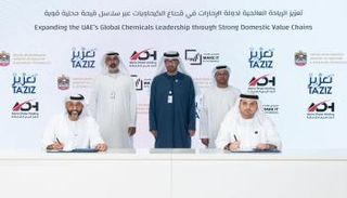 جانب من توقيع اتفاقية الشراكة - وام