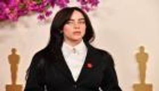 بعمر 14 عاما.. بيلي إيليش تكشف سبب بكائها في أول تدريب إعلامي