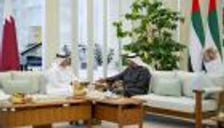 محمد بن زايد يبحث مع رئيس وزراء قطر العلاقات الأخوية والتطورات الإقليمية