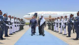 الشيخ محمد بن زايد آل نهيان يستقبل الرئيس المصري
