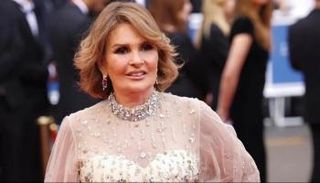 الفنانة يسرا 