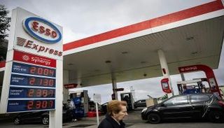 محطة وقود في فرنسا (AFP)