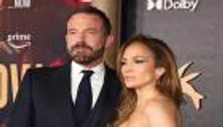 بعد طلاقها من بن أفليك.. جينيفر لوبيز تروج لعلامتها التجارية من حوض استحمام فاخر