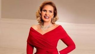 الفنانة يسرا