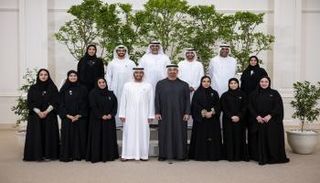 الشيخ محمد بن زايد آل نهيان يستقبل الفائزين بجائزة "نافس" - وام
