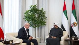 الشيخ محمد بن زايد آل نهيان خلال لقائه مع مستشار النمسا