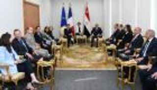 السيسي لماكرون: نرفض المساس بسيادة الدول العربية أو مقدرات شعوبها