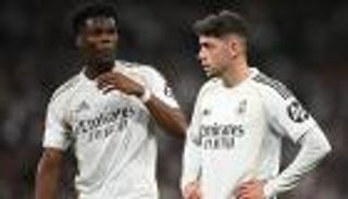 ريال مدريد يتحدى فوضى نجومه بـ&laquo;ديمقراطية&raquo; برشلونة