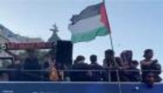 مدرب برشلونة ينتقد تصرف لامين يامال بعلم فلسطين