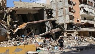أنقاض مبنى مدمر في الضاحية الجنوبية