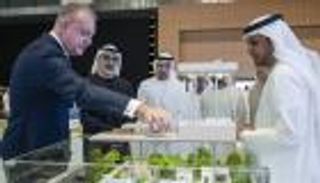 خالد بن محمد بن زايد يتفقد فعاليات &laquo;قمة أبوظبي للبنية التحتية&raquo;