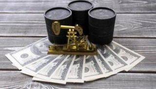 الذهب والنفط والدولار