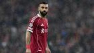 بعد الهجوم على الفرعون.. أسطورة مانشستر يونايتد يدافع عن محمد صلاح