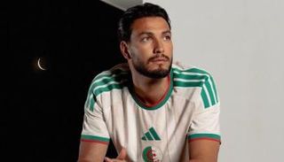 بن سبعيني مدافع منتخب الجزائر