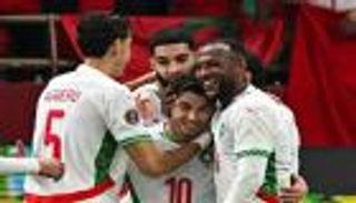 نجار ومنظف وبائع متجول.. 3 مهن رسمت مسار نجم المغرب &laquo;المونديالي&raquo;