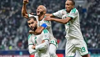 أشرف عبادة نجم منتخب الجزائر