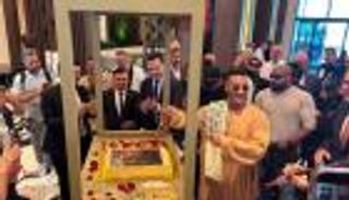 عراقيون يحتفلون بعيد ميلاد محمد رمضان خلال جولته لفيلم &laquo;أسد&raquo;