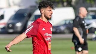 شياخة مهاجم منتخب الجزائر
