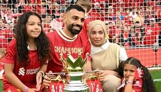 محمد صلاح وزوجته