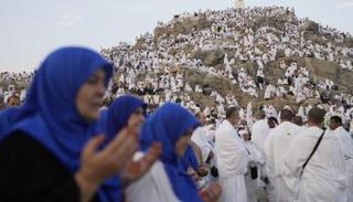 حجاج على صعيد عرفة