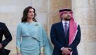 تحمل رموزاً وطنية.. إطلالة الأميرة رجوة في عيد استقلال الأردن الـ80 (صور)
