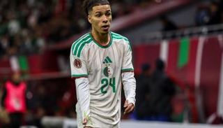 قبال لاعب منتخب الجزائر
