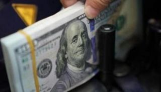 عملات ورقية فئة 100 دولار أمريكي - أرشيفية