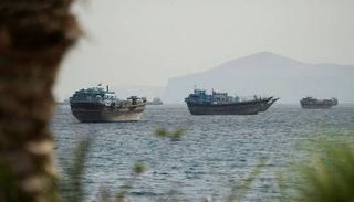 سفن تبحر عبر مضيق هرمز- أرشيفية