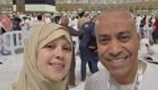  سامح حسين يشارك صورا من الحج مع زوجته: &laquo;النهاردة العيد بتاعي&raquo;