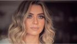 نور قدري توثق لقاءها بمحمد منير داخل منزله