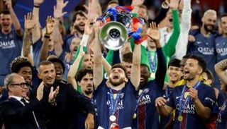 كفاراتسخيليا أفضل لاعب بدوري الأبطال