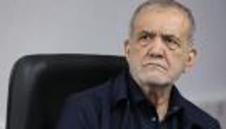 صراع السلطة ينخر إيران.. هل يبتلع &laquo;هرمز&raquo; وعد بزشكيان؟ (خاص)