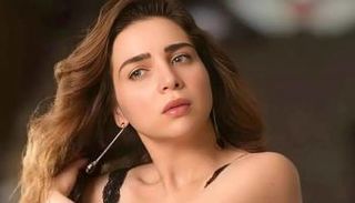 الفنانة مي عز الدين