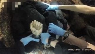 الشرطة تقيد طالبا يحتضر (لقطة من الفيديو)