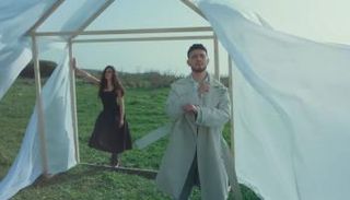 ديو «عايش لعيونك»