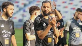 بن طالب لاعب منتخب الجزائر
