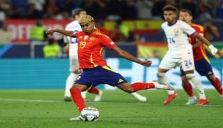 لامين يامال نجم منتخب إسبانيا الواعد
