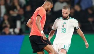 بن طالب لاعب منتخب الجزائر
