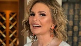 الفنانة يسرا