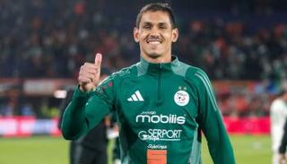 ماندي مدافع منتخب الجزائر