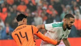 نبيل بن طالب نجم منتخب الجزائر