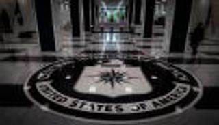 سبائك ذهب وبرنامج تجسس وهمي وشهادات مزعومة.. قضية تهز الـ&laquo;CIA&raquo;