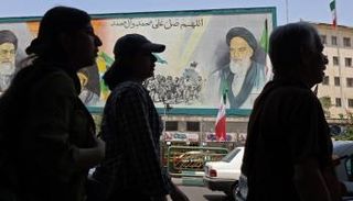 إيرانيون في أحد شوارع طهران - أ.ف.ب