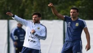 ميسي وسكالوني في منتخب الأرجنتين