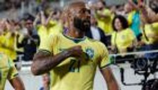 &laquo;أتعلم منه&raquo;.. إيغور تياغو يثني على لاعب ريال مدريد