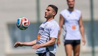 تيطراوي لاعب منتخب الجزائر
